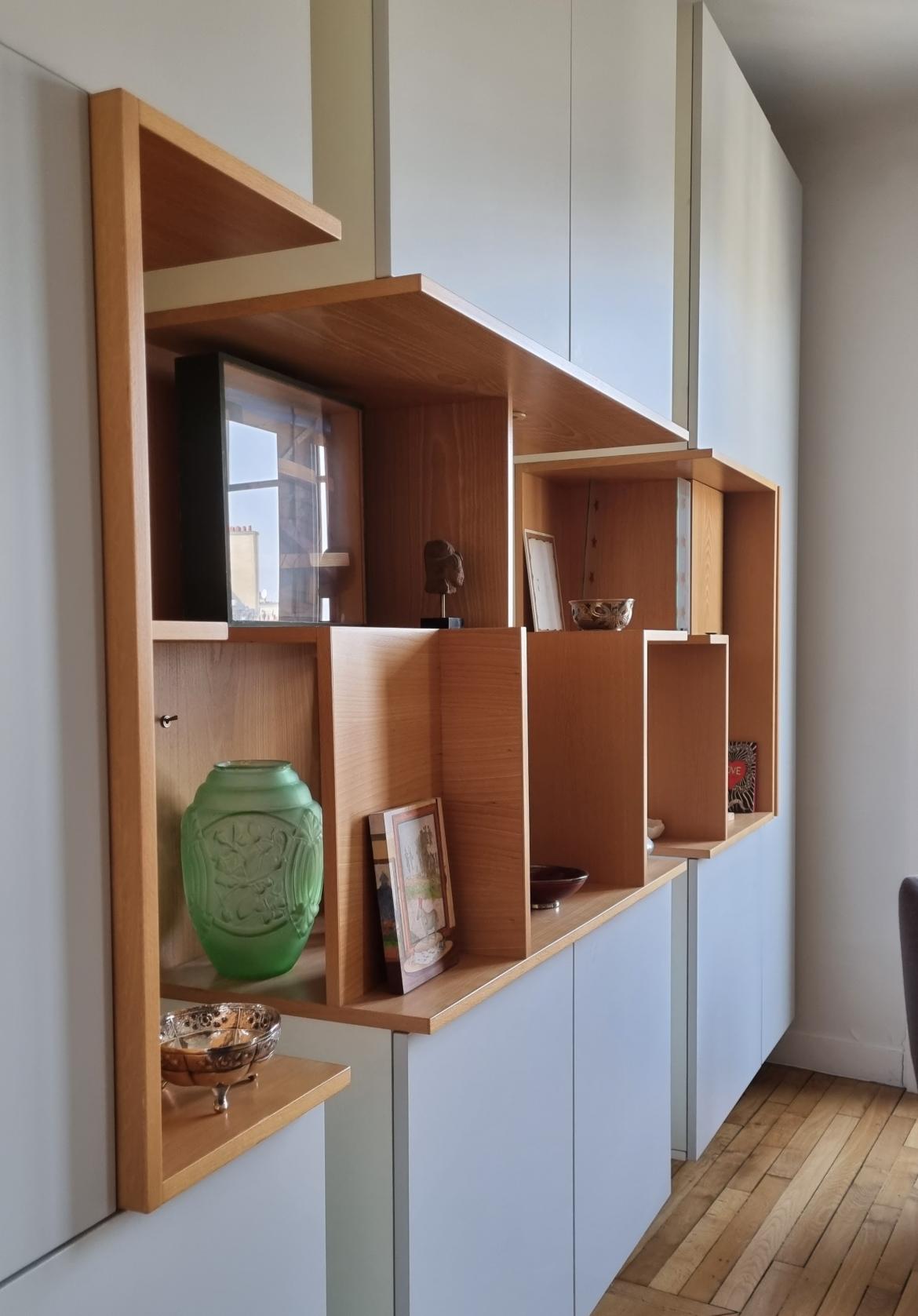 Placard/bureau en  medium laqué et placage Chêne vernis